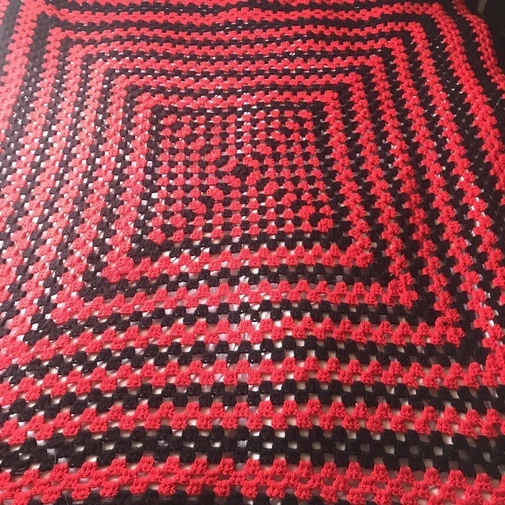 Handmade Blanket Full Sz Bed Cover Red/Black Fringe Pre-Owned